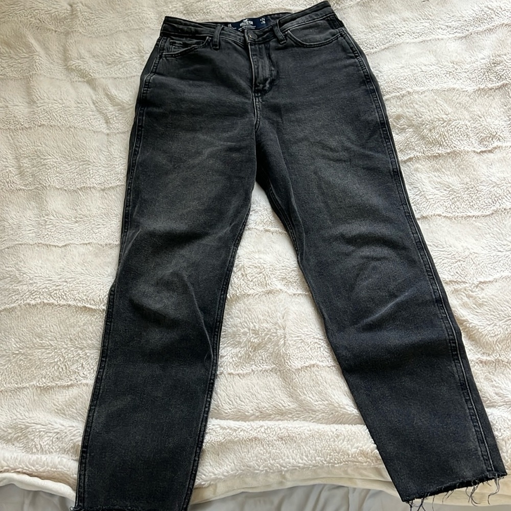 HOLLISTER ULTRA HIGH RISE MOM JEAN